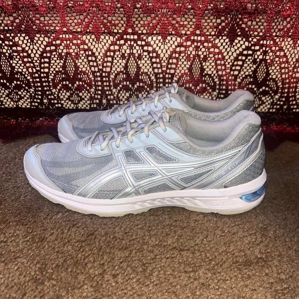 ASICS - Picture 4 of 5